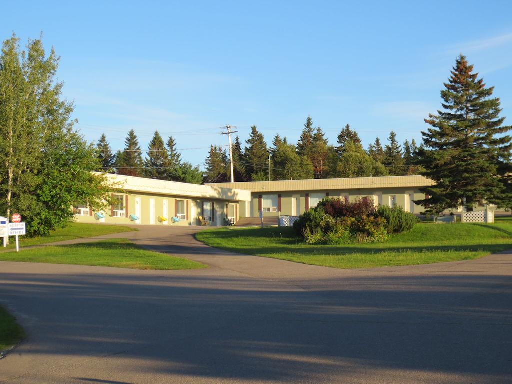 Motel And Camping Colibri Caraquet Exterior photo