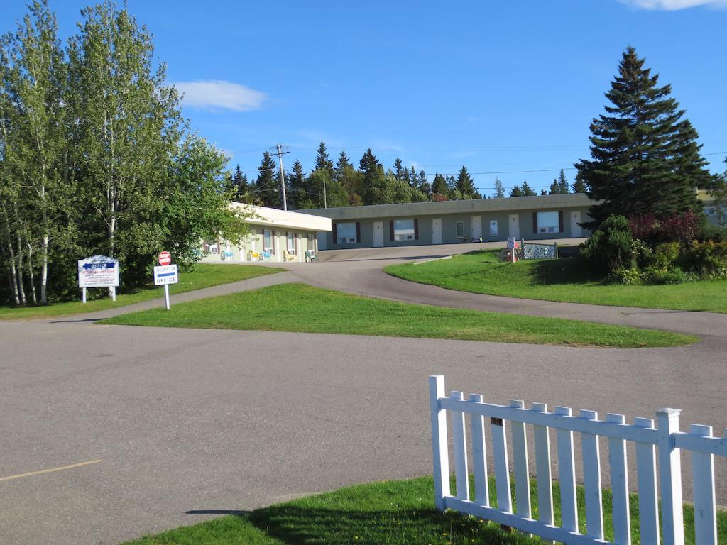 Motel And Camping Colibri Caraquet Exterior photo
