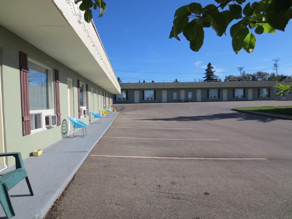 Motel And Camping Colibri Caraquet Exterior photo